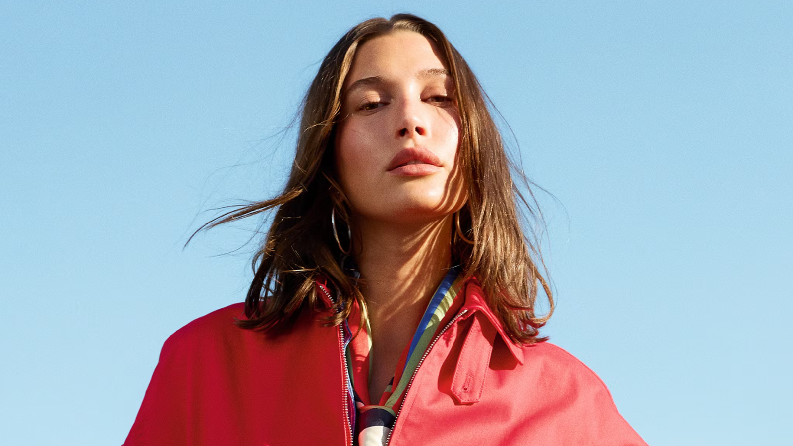 Hailey Bieber x Mango: a nyár legmenőbb kollekciója, amiért most minden divatrajongó odavan